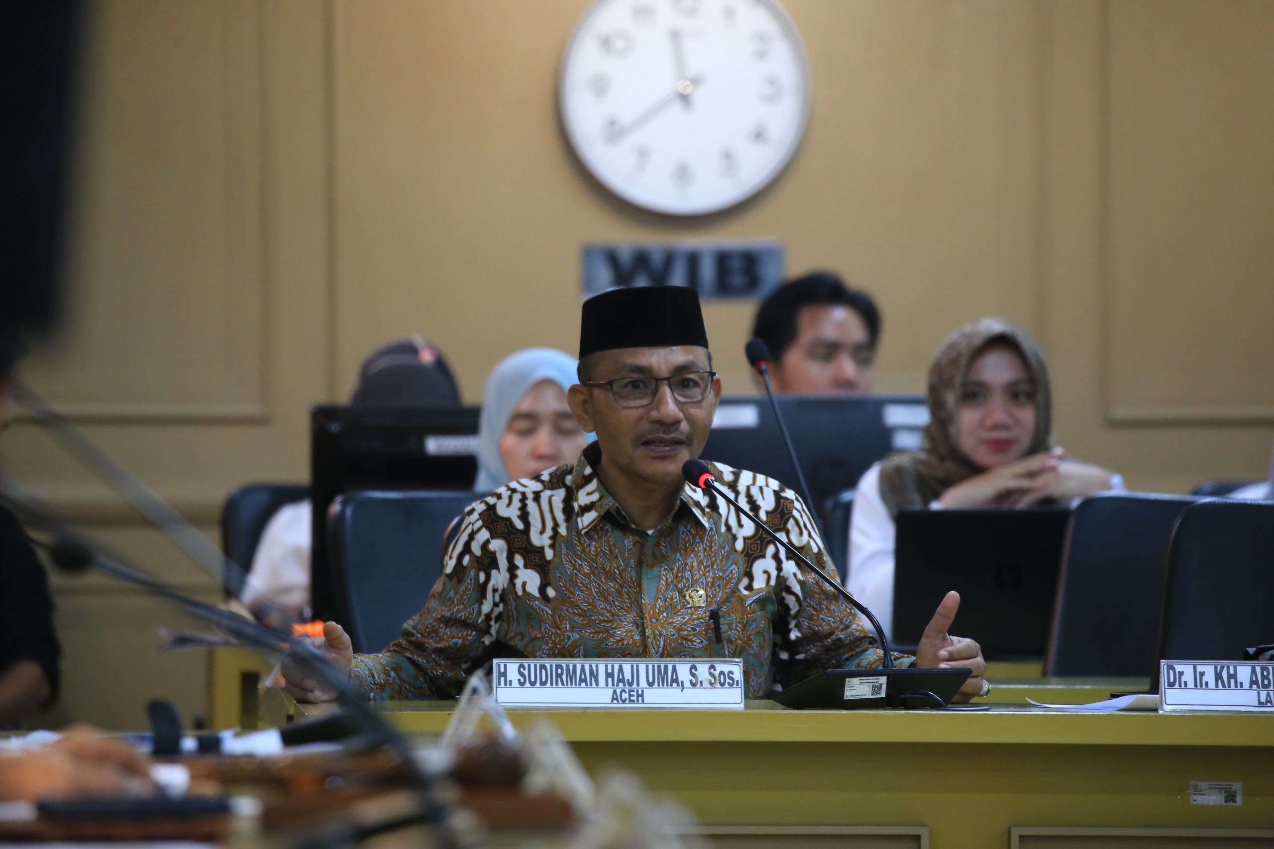 Haji Uma: Pemerintah Harus Perhatikan Kesejahteraan Perangkat Desa